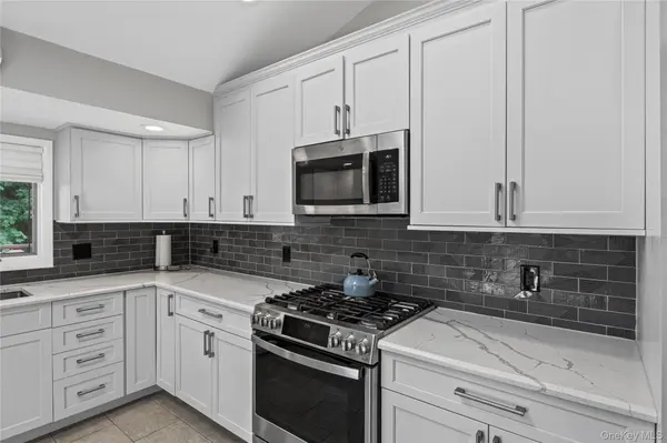 12 Jano PL, Plainview, NY 11803