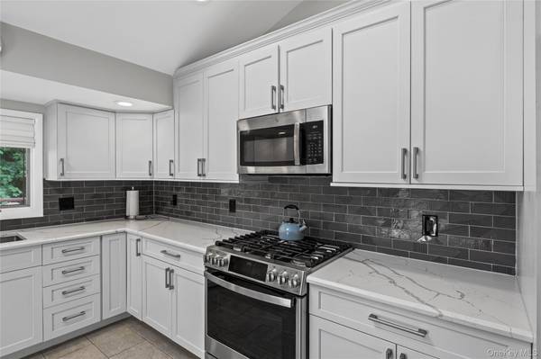 12 Jano PL, Plainview, NY 11803