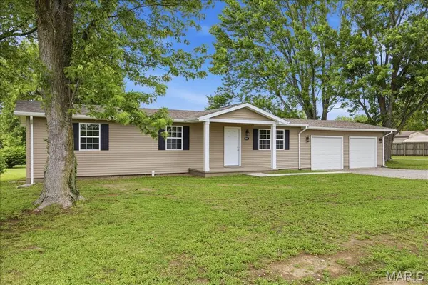 913 Apple ST, Keyesport, IL 62253