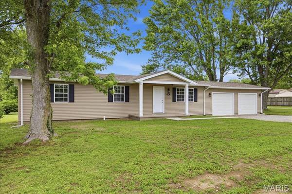 913 Apple ST, Keyesport, IL 62253