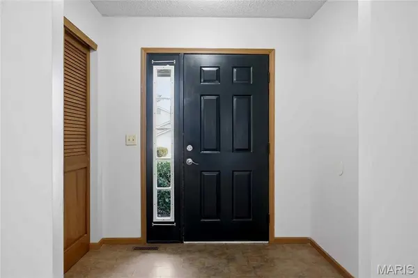 4241 Golden Wheat DR, St Charles, MO 63304