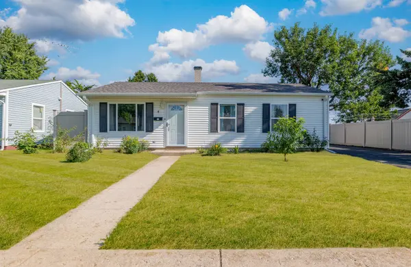 4 Arlington DR, Romeoville, IL 60446