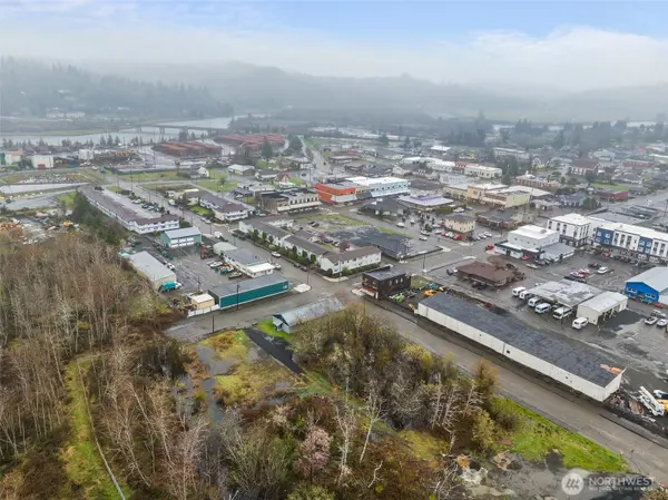 124 Commercial ST, Raymond, WA 98577