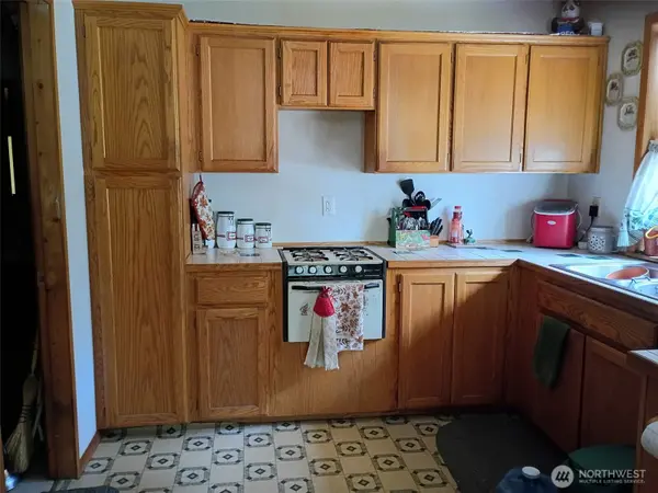 12 Caribou RD, Tonasket, WA 98855