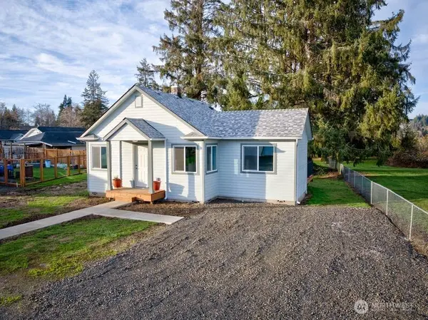 1365 Dolan ST, Raymond, WA 98577