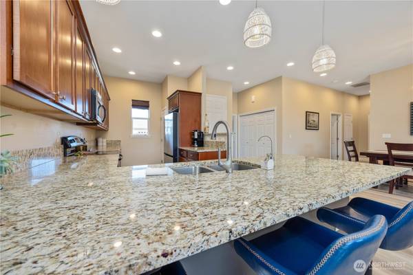 444 Hilltop PL, Chelan, WA 98816