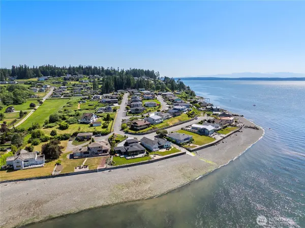 1042 Shorecrest PL, Camano Island, WA 98282
