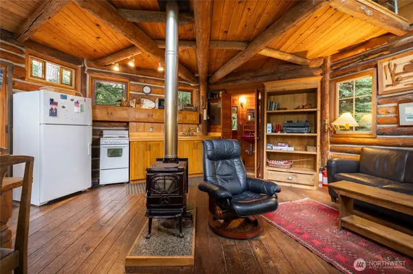473 Wishkah LN, Center Island, WA 98221