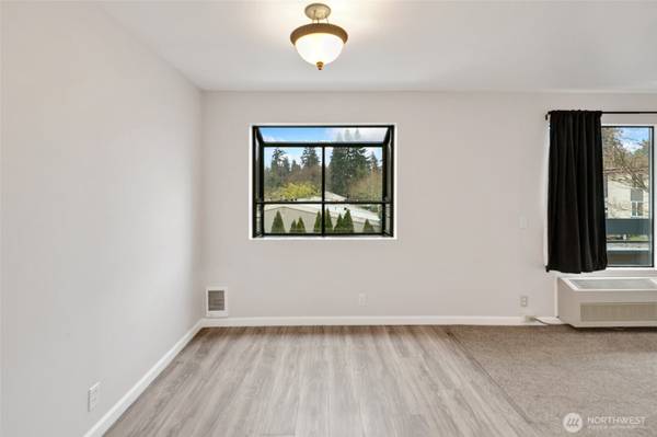 12300 33rd AVE NE #202, Seattle, WA 98125