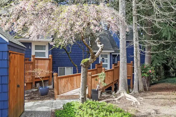 9165 45th AVE SW #6, Seattle, WA 98136