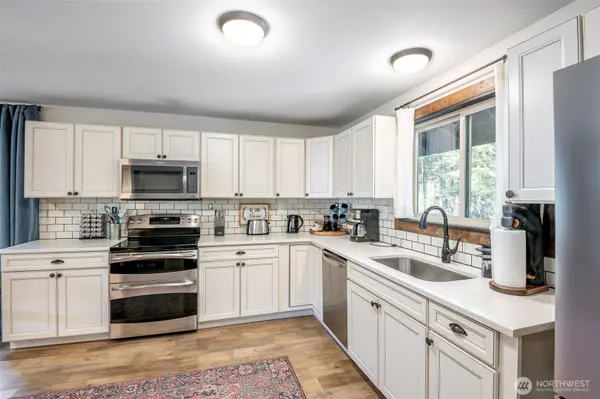 120 Rainbow LN, Packwood, WA 98361