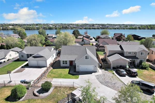 901 W Windrose DR, Moses Lake, WA 98837