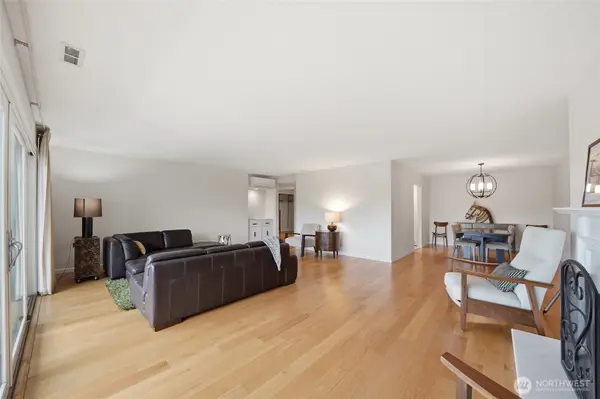 2565 Dexter AVE N #103, Seattle, WA 98109