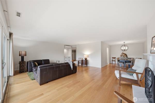 2565 Dexter AVE N #103, Seattle, WA 98109