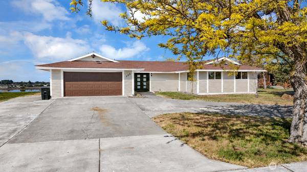 306 N Crestview DR, Moses Lake, WA 98837