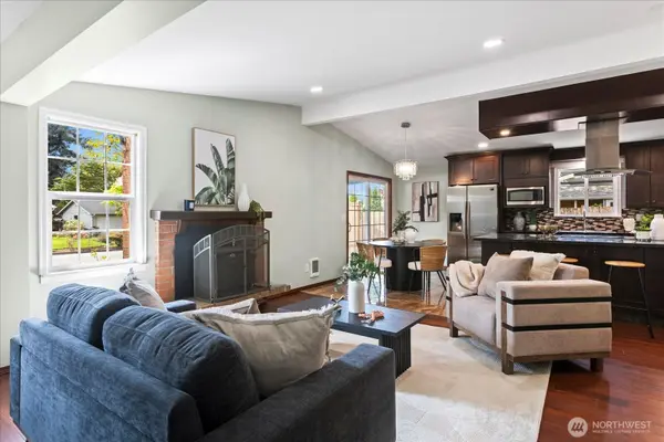 2111 201st PL SW, Lynnwood, WA 98036