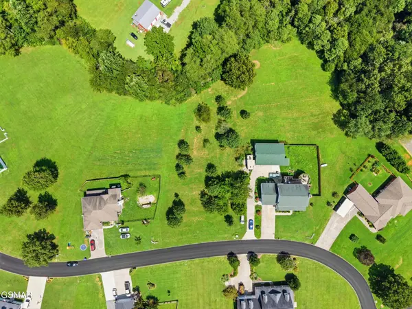 47 River Cliff Drive, Kodak, TN 37764