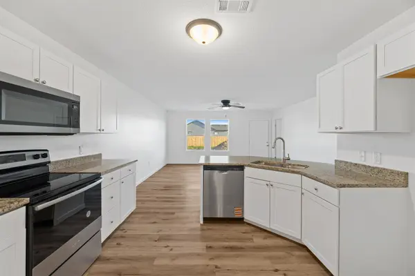 1200 Harbor Dr, Salina, KS 67401