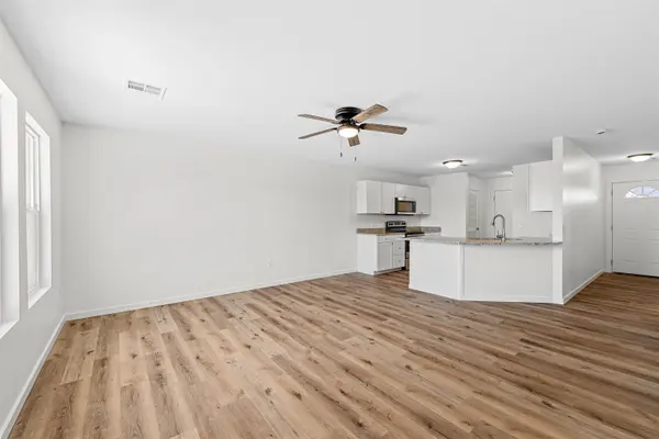 1202 Harbor Dr, Salina, KS 67401