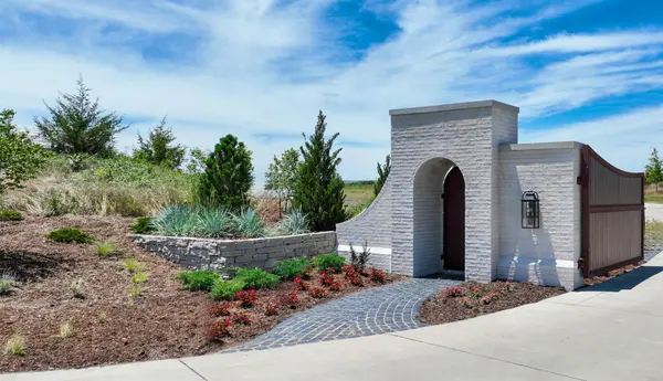 12751 E Canongate Cir, Wichita, KS 67226