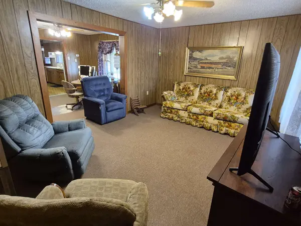 1533 N C Street, Arkansas City, KS 67005