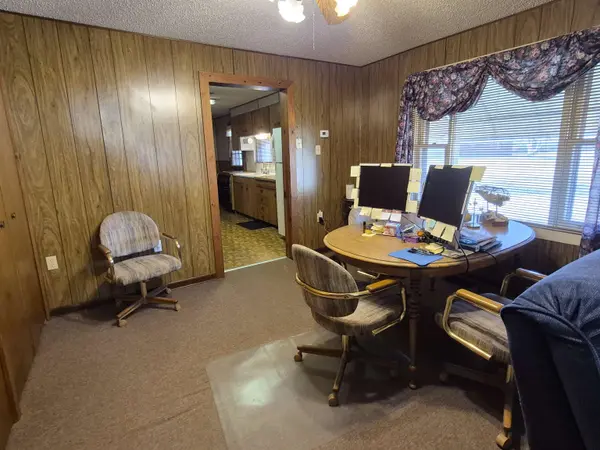 1533 N C Street, Arkansas City, KS 67005