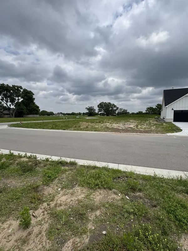 4558 N Sandkey St, Wichita, KS 67204