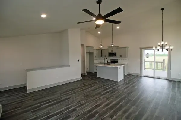 8641 E Cherrywood Ct, Bel Aire, KS 67226