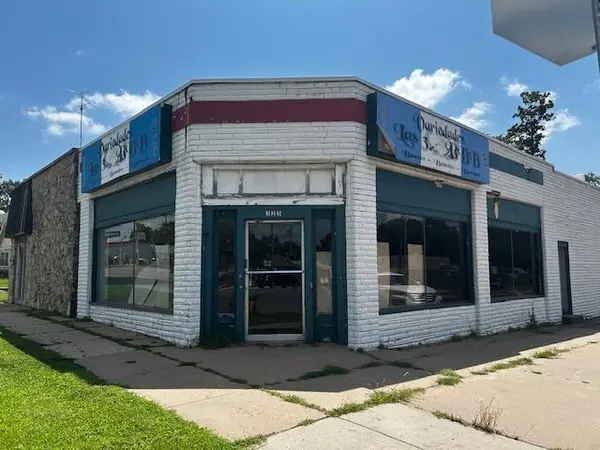 325 N Summit, Arkansas City, KS 67005