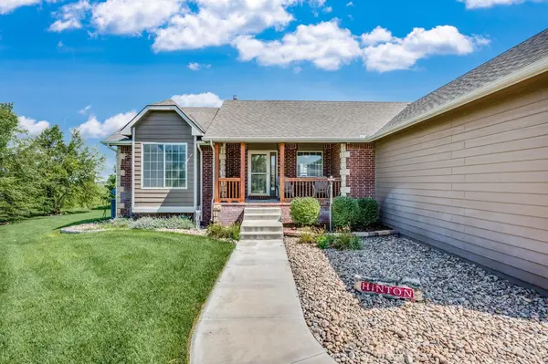 15050 W Shadow Lakes St, Wichita, KS 67223