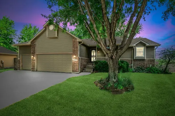 2517 N Covington Cir., Wichita, KS 67205-2016