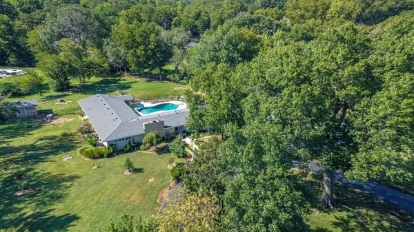 7 Valley Rd,  Arkansas City,  KS 67005
