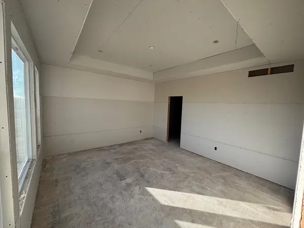 9035 N Isabelle, Valley Center, KS 67147