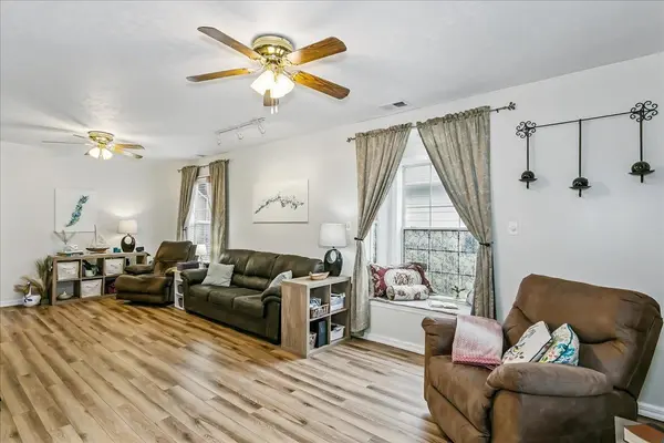 815 E Harvey Ave, Wellington, KS 67152