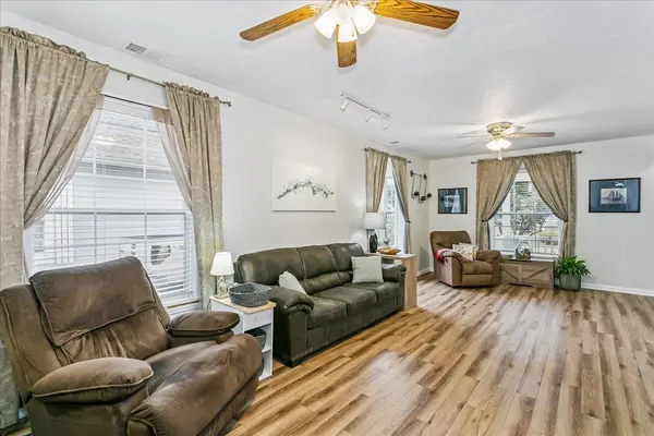 815 E Harvey Ave, Wellington, KS 67152
