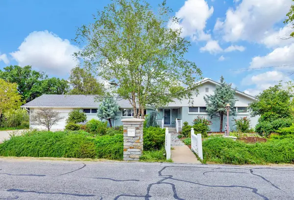 10 E Hawthorne St, Wichita, KS 67206-2534