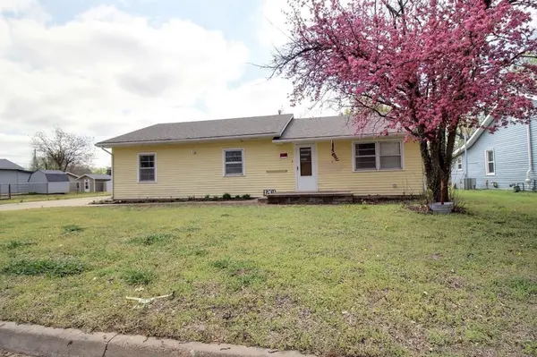 1201 W Oklahoma Ave, Arkansas City, KS 67005