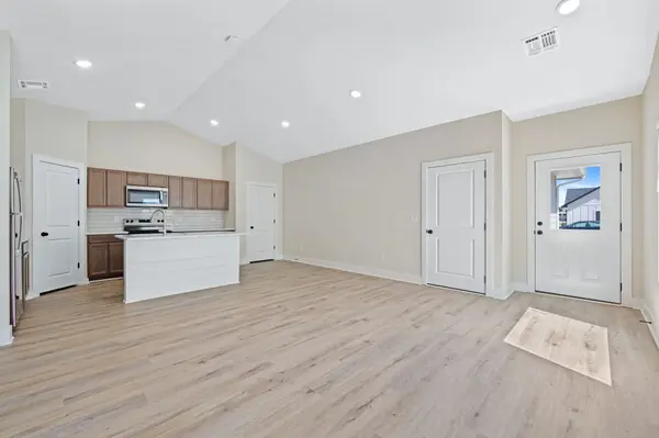 511 E Harper St, Valley Center, KS 67147-8955