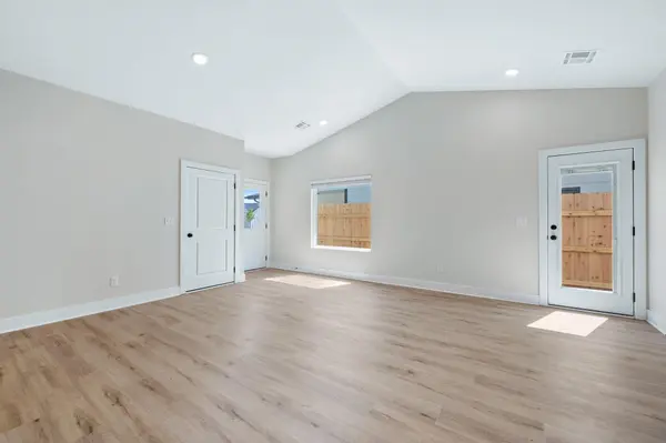 511 E Harper St, Valley Center, KS 67147-8955