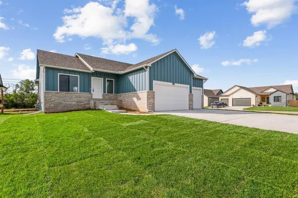 5824 N Newport Ct., Park City, KS 67219