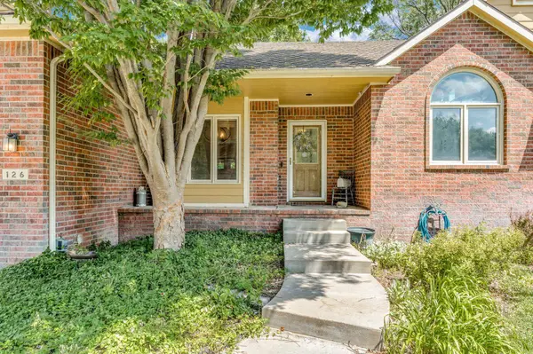 126 S Coach House Rd, Wichita, KS 67235