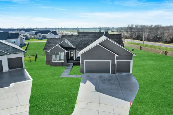 3125 Pine Grove Cir, Wichita, KS 67205