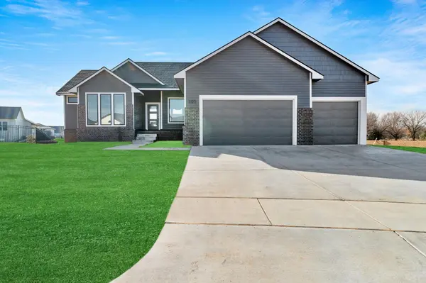 3125 Pine Grove Cir, Wichita, KS 67205