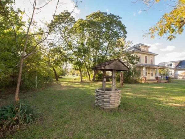 113 N Birch St, Hillsboro, KS 67063