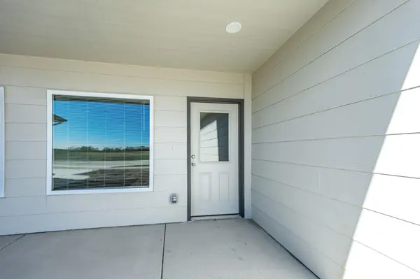 839 S Wybern St, Valley Center, KS 67147-8977