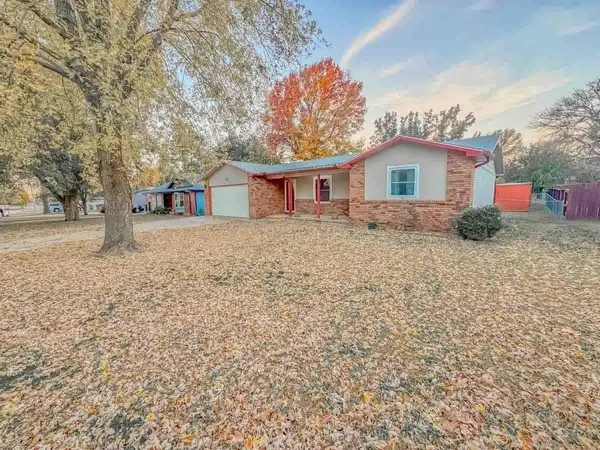 1727 N 10th St, Arkansas City, KS 67005