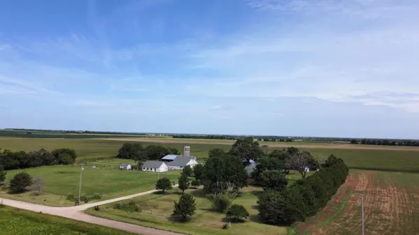 1332 100th, Peabody, KS 66866