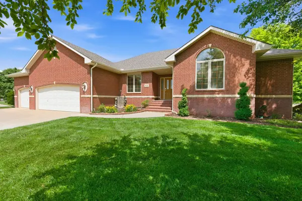 432 N Washington St, Cheney, KS 67025