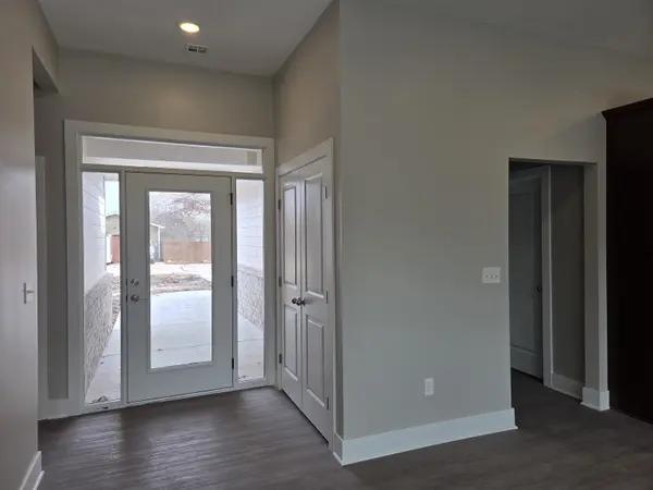 1107 N Main St, Rose Hill, KS 67133