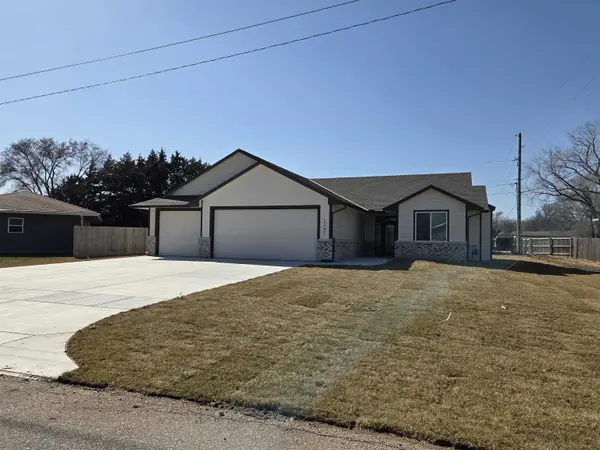 1107 N Main St, Rose Hill, KS 67133